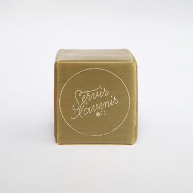 Savon de Marseille - Vue de côté avec inscription 'servir l'avenir' - Big Boutique Bpifrance.