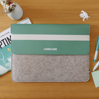 La pochette d'ordinateur La French Care - Big Boutique - BPI France